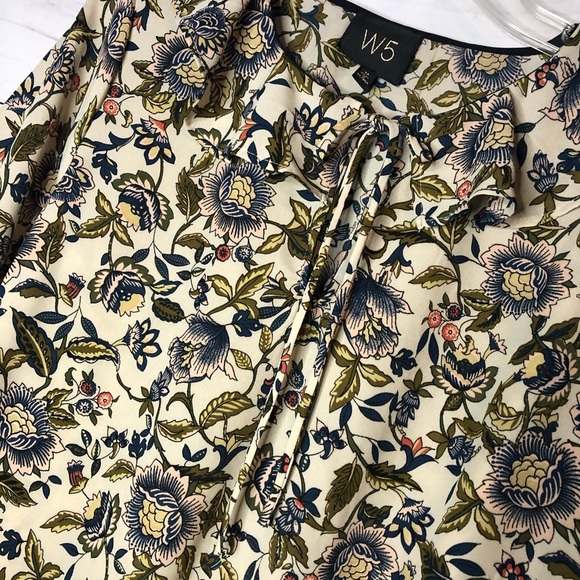 W5 floral/ruffle collar blouse size M - Picture 4 of 7